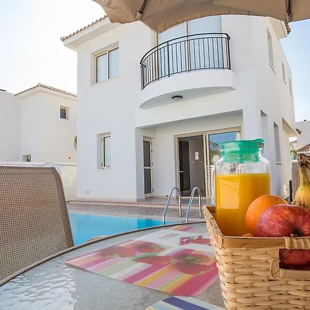 Athina - Modern And Comfortable With Air Conditioning And Private Pool ! Free Wifi * Paralimni
