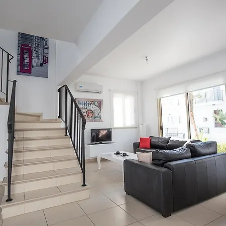 Athina - Modern And Comfortable With Air Conditioning And Private Pool ! Free Wifi *