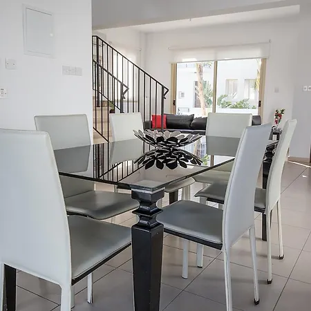 Athina - Modern And Comfortable With Air Conditioning And Private Pool ! Free Wifi * Paralimni